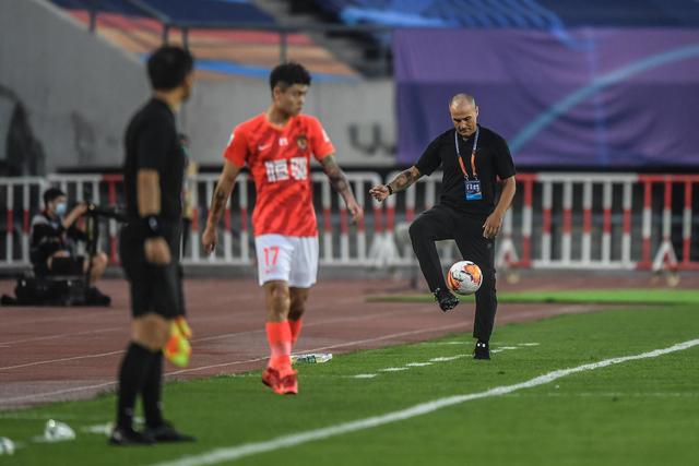 意甲-约维奇绝平托莫里破门 AC米兰2-2萨勒尼塔纳